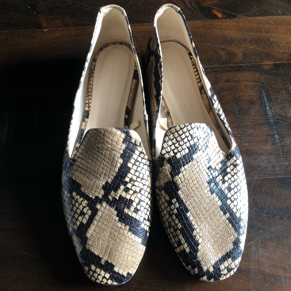 Gorgeous Zara Snake Print Leather Loafers ♥️